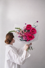Shop our Petite Florist’s Choice Bouquet in Auckland. A small, modern arrangement of bright, seasonal flowers, thoughtfully designed and delivered by Fleur&Co.