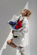 Shop our Petite Florist’s Choice Bouquet in Auckland. A small, modern arrangement of bright, seasonal flowers, thoughtfully designed and delivered by Fleur&Co.