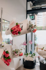 Seasonal flower carrier by Fleur&Co