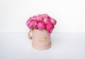 Peonies in a hat box - Medium - Fleur & Co.