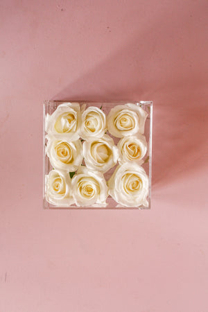 Roses in a clear box - Small Flowers fleurandco 